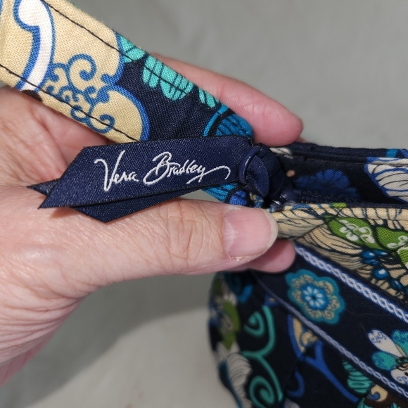 Vera Bradley "Mod Floral Blue" Patterned Bag Featured On The Hannah HandBag - Picture 3 of 10